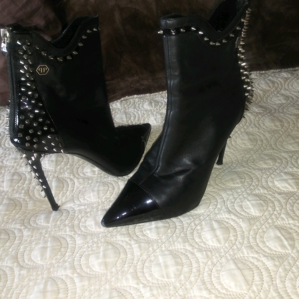 Philipp Plein black leather ankle boots with silver spikes. Size 8. Used